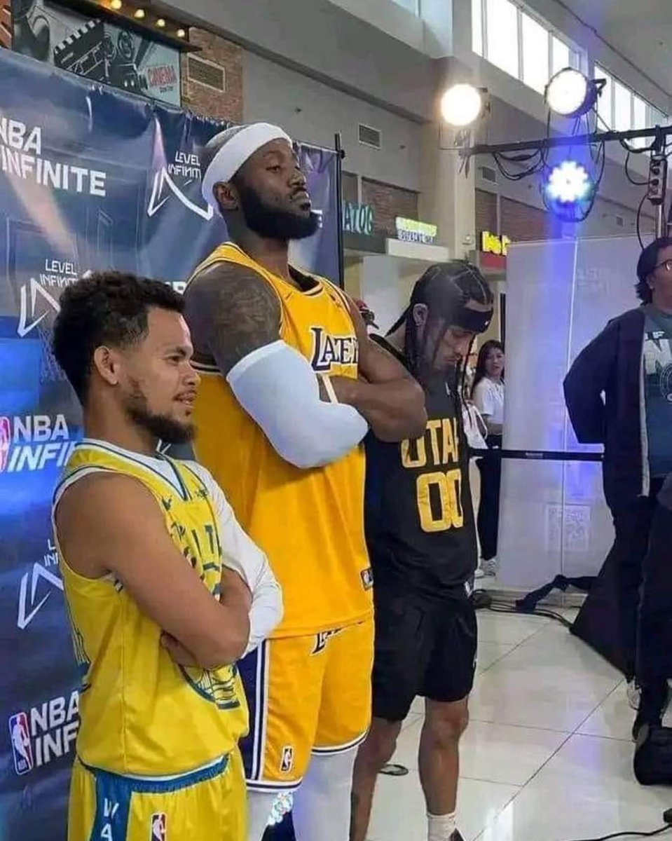 Spotted STEPH, LeBRON and CLARKSON in Manila!😂
