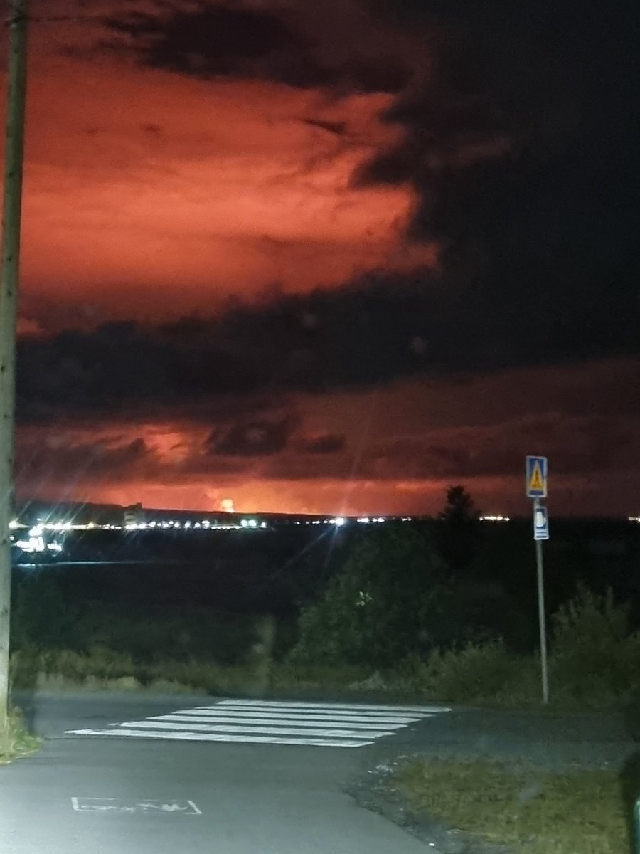 ComeToIceland's tweet photo. A new #volcanic #eruption in #Iceland #Reykjanes https://t.co/k9jaZh6zEx