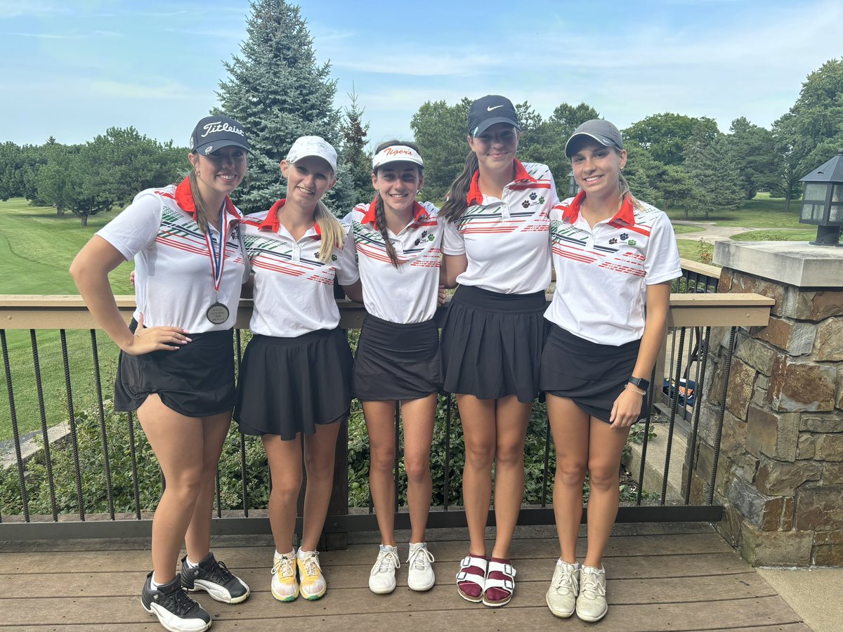 1K_kid87's tweet photo. @clcathletics So proud of this team today as they competed in the very competitive Huntley Invite. A second place finish as a team and a second placed finish in the individual scoring.  Go Tigers! https://t.co/o9YgyeSUyS