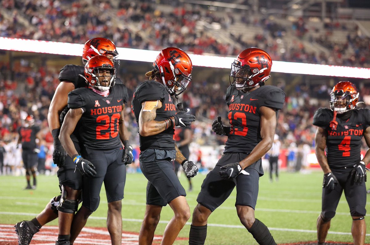 AhmadHudson9's tweet photo. #AGTG After a great talk with @CoachDre38, I’m blessed to receive an offer from @UHCougarFB!! @JerrodBaugh @RecruitLouisian @Novakayne8 https://t.co/yDeRYTOe0I
