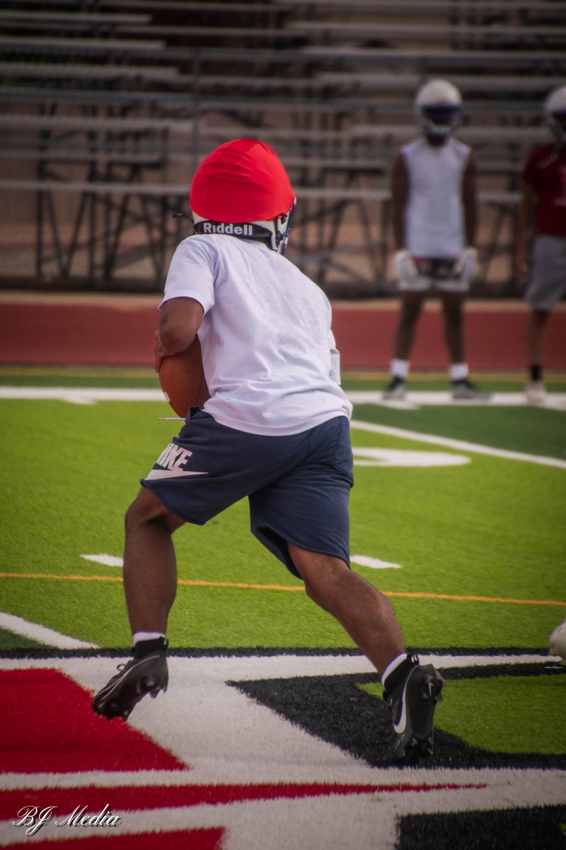 Freshman of the Year

Alexzander Lara, Tempe WR
Amos Augustine, Perry WR
Christian Normandin, Shadow Ridge QB
Dayne Silver, Eastmark QB
Devion Jones, Central DB
Jahvandre Zuhri, Moon Valley QB
Kai Tschen, Desert Mountain WR
Roye Oliver, Hamilton WR

(12/?)