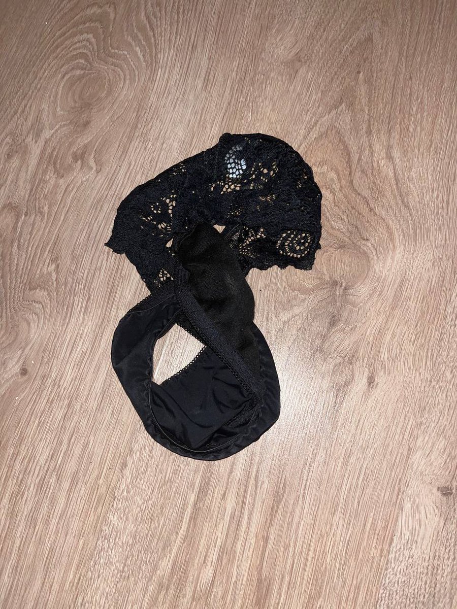 Hey there!
We all gathered here today bc i’m selling my worn underwear. lemme know if u re interested. We ll talk about the price and your preference. No limits here guys - enjoy!

P.S. this pair can be yours honey 💋
