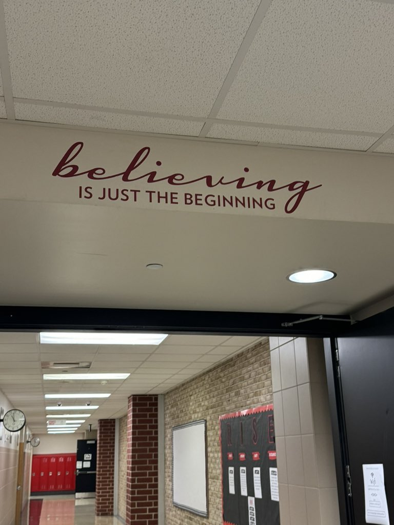 thomascmurray's tweet photo. Drove down the road for opening #2 this morning, and what an honor it was to hang with the amazing educators in @EastonAreaSD! What an absolute blast!!! Loved being with you all! #easdroverpride https://t.co/WPWtCaQUF4