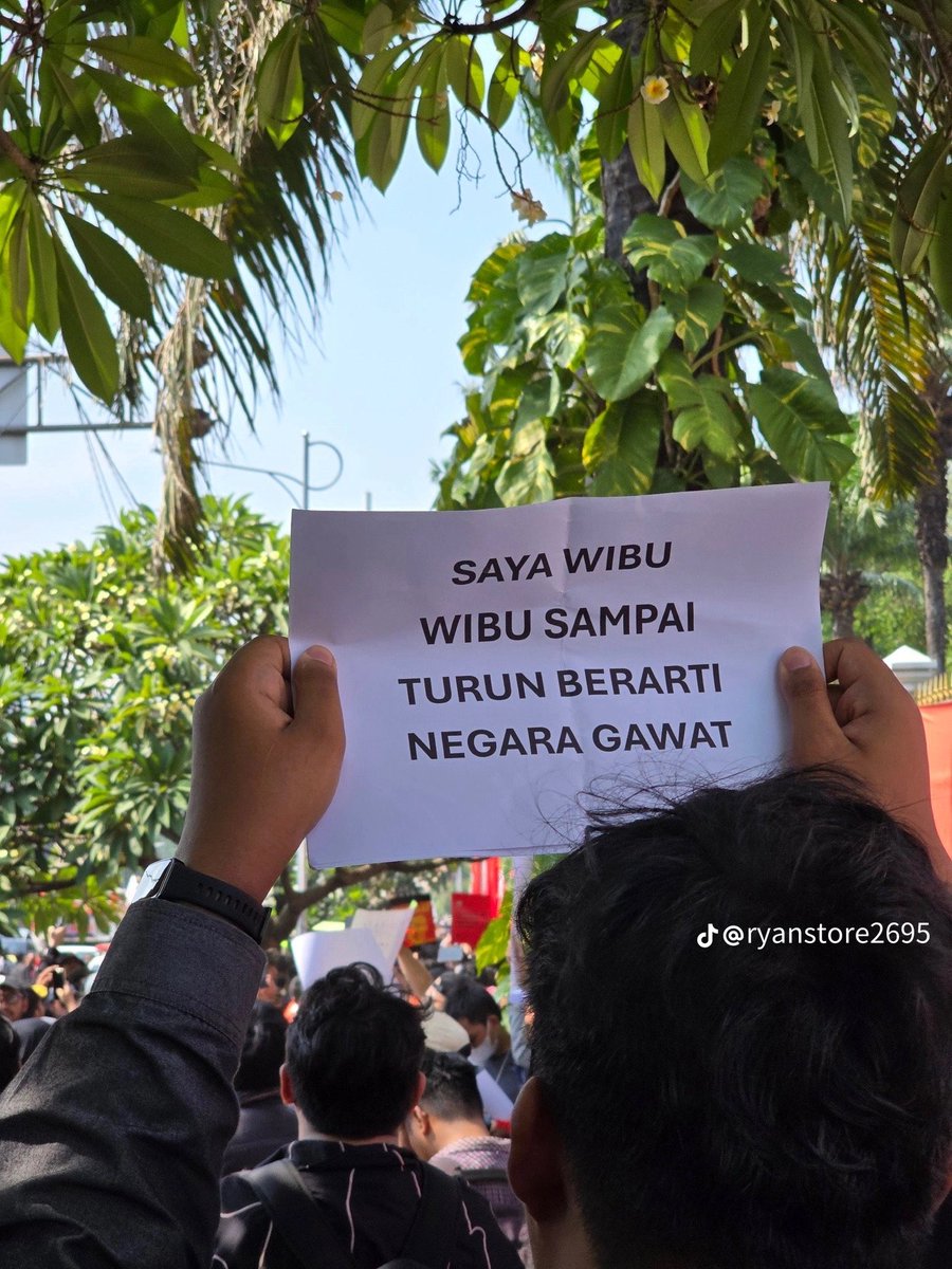 dheen_ar's tweet photo. Konoha benar-benar dalam kondisi Gawat

#BauKetekOligarki 
#KawalPutuskanMK 
#IndonesiaEmergencyDemocracy 
#TolakPolitikDinastiJokowi https://t.co/QnEtrvVymd