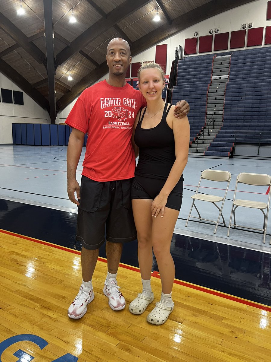 Allie Mumau tweet media