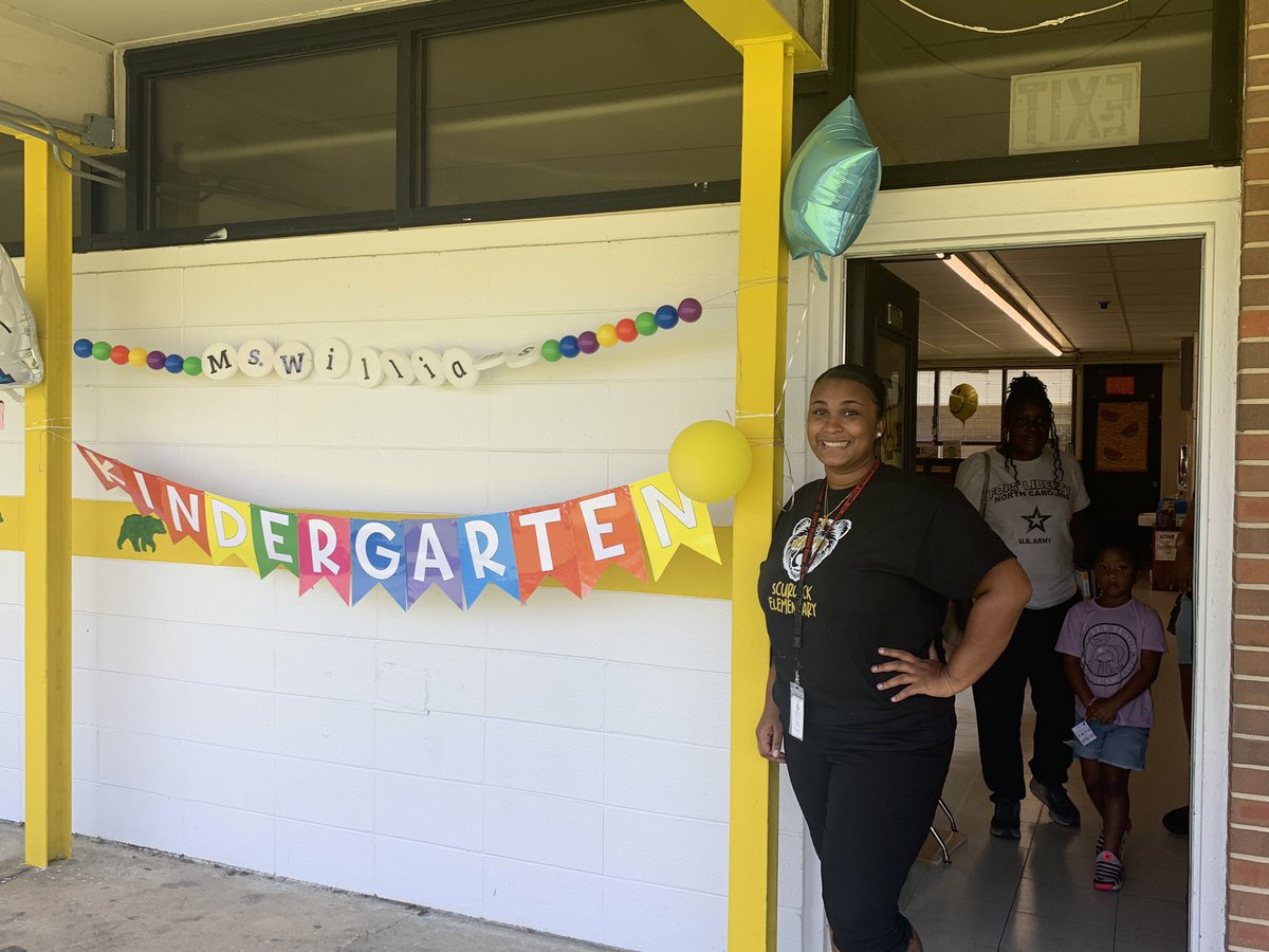 Principal0915's tweet photo. Thank you to all the amazing students, parents, and staff who made our Open House a huge success! We’re excited for a fantastic year ahead. Let’s continue to learn, grow, and thrive together! 🌟 #OpenHouseSuccess #CommunityStrong #BackToSchool @Scurlockbears @HokeCoSchools https://t.co/MA9axPjcW6