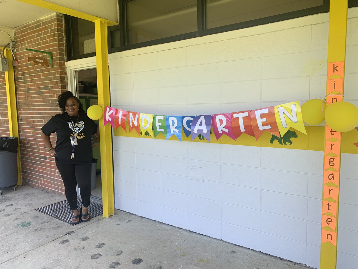 Principal0915's tweet photo. Thank you to all the amazing students, parents, and staff who made our Open House a huge success! We’re excited for a fantastic year ahead. Let’s continue to learn, grow, and thrive together! 🌟 #OpenHouseSuccess #CommunityStrong #BackToSchool @Scurlockbears @HokeCoSchools https://t.co/MA9axPjcW6
