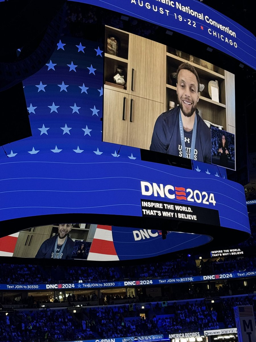 Steph Curry (plus gold medal) streams into the United Center