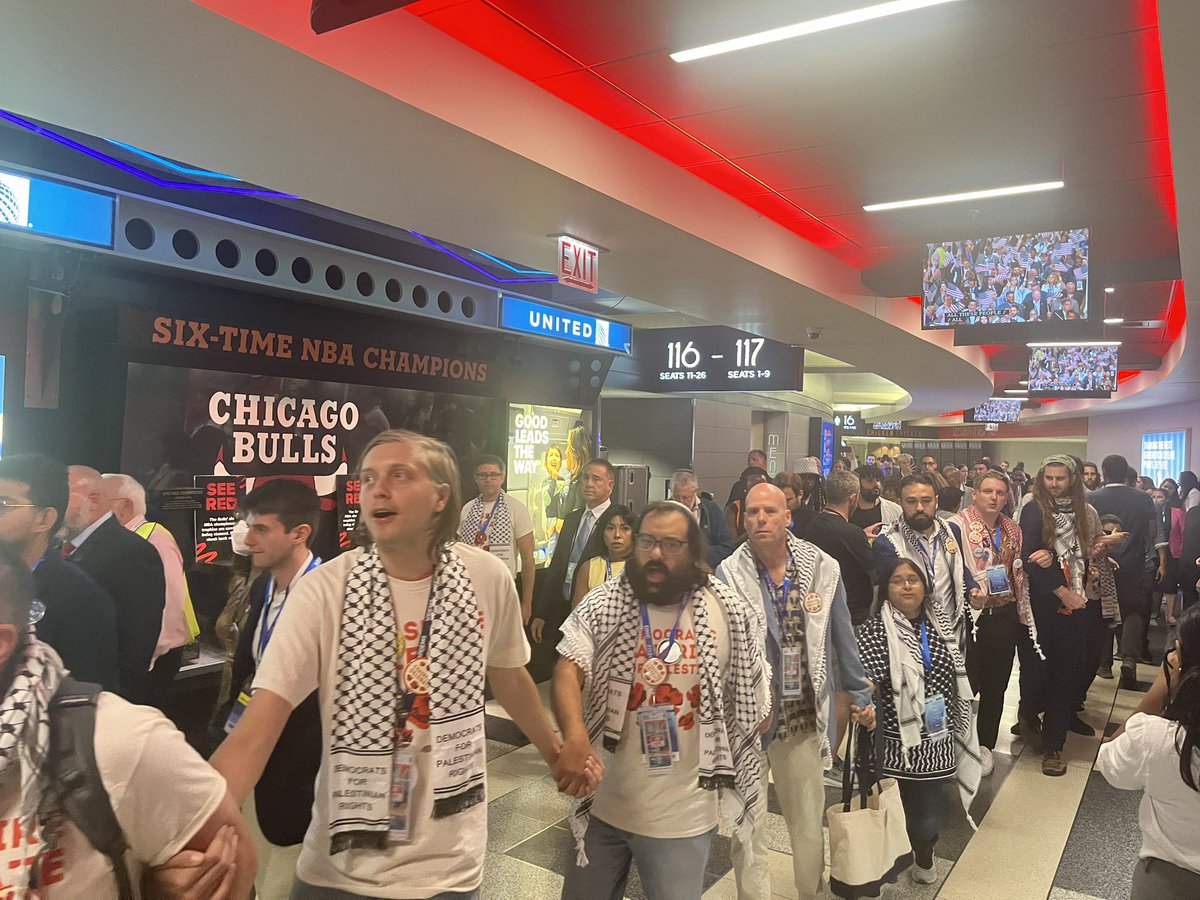 saaaauuull's tweet photo. Ceasefire delegates are calmly singing “ceasefire now” in the hallway of the DNC https://t.co/AODT0BRTlD