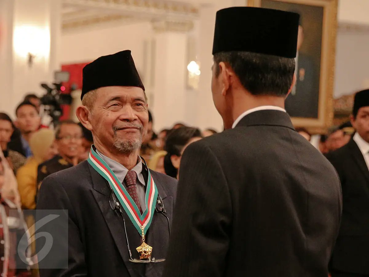 sandalista1789's tweet photo. Sudahkah Anda minta maaf secara terbuka kpd rakyat karena pernah terang-terangan menggunakan segala cara utk mendukung ayah si Kaesang, ketua PSI itu, mencapai jabatan tertinggi — dan yang kemudian menggunakan segala caranya utk menegakkan dinastinya — di Indonesia?

Sudahkah? https://t.co/eODxo2Ka8d