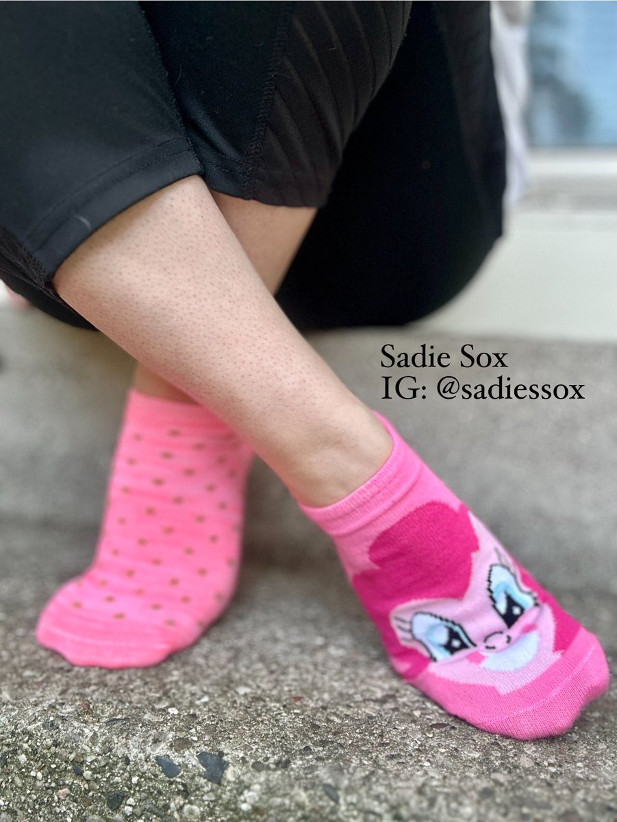SadiesSox's tweet photo. Pink socks are my favorite 

#anklesocks #mismatchedsocks #cutesocks #footfetish #footgoddess #sockfetish #sexyfeet #sexysocks #footlovers #lickmyfeet https://t.co/XpvFdzhhFy