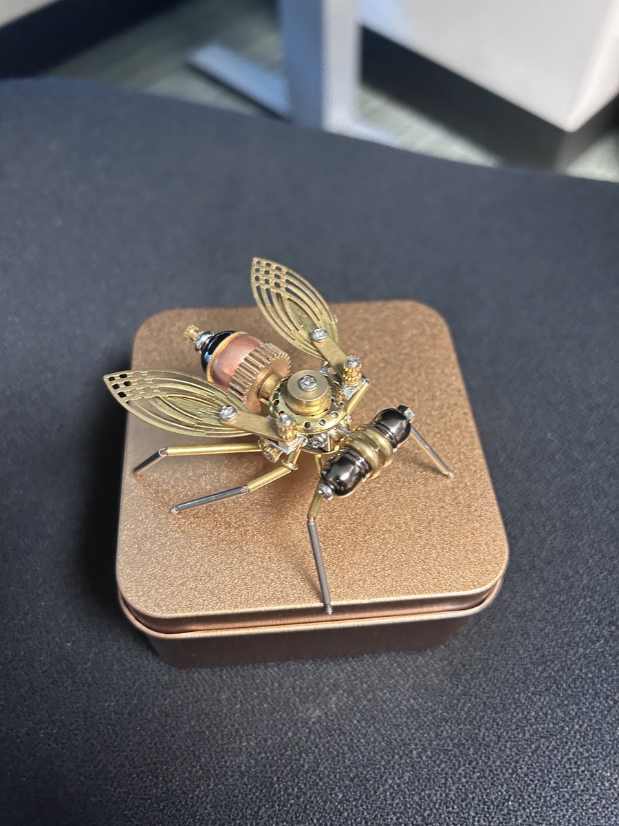 HarmitMalik's tweet image. I got the BEST gift in the mail this week but there was no note so I don’t know whom to thank and send karmic good vibes their way. 

Anyways, whoever it was: I hope you see this and also see that it totally #mademyday !!!