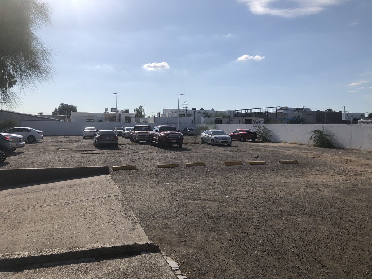 aventher's tweet photo. Clínica Issste Hermosillo, el estacionamiento lo hicieron exclusivo del personal, dejando a los derechohabientes sin lugar donde estacionar.
@usuarios_issste https://t.co/2u64SKlY5K