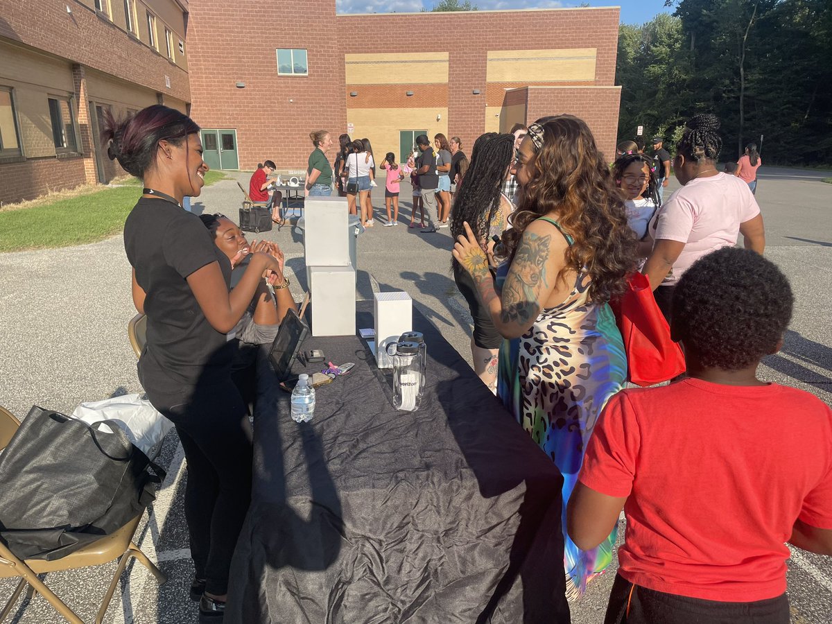 gbparkaacps's tweet image. Thank you families for attending our Back-to-School Block Party! Big shout out to our GBP staff who worked tirelessly before, during and after the event. We appreciate all of our Community Partners! #Verizon #UMBC #AACPL #GirlScouts  #CommunitySchools #AACPS #belonggrowsucceed