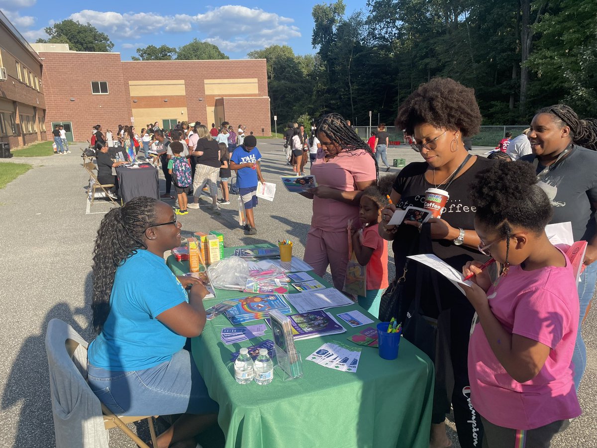 gbparkaacps's tweet image. Thank you families for attending our Back-to-School Block Party! Big shout out to our GBP staff who worked tirelessly before, during and after the event. We appreciate all of our Community Partners! #Verizon #UMBC #AACPL #GirlScouts  #CommunitySchools #AACPS #belonggrowsucceed