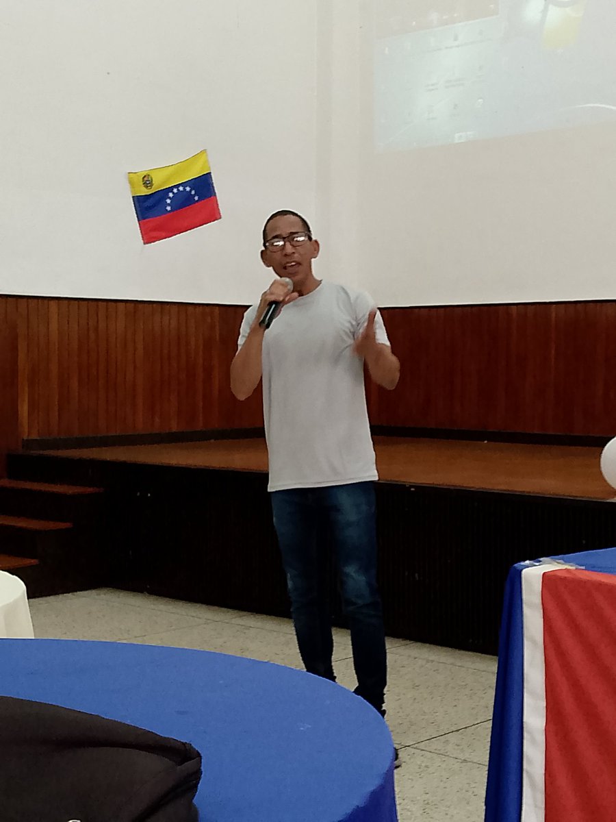 RahyrkaV's tweet photo. 🇨🇺🇻🇪 @cubacooperaven Se dió inicio al Activo Juvenil con los jóvenes de las Brigadas Montalban, Pedro Fontes y El Pinar de donde se escuchan las palabras de compromiso de los jóvenes y la dulce voz del solista que nos dejaron perpetuos por su colorido.
#CubaPorLaVida https://t.co/nMGOW2AjJP