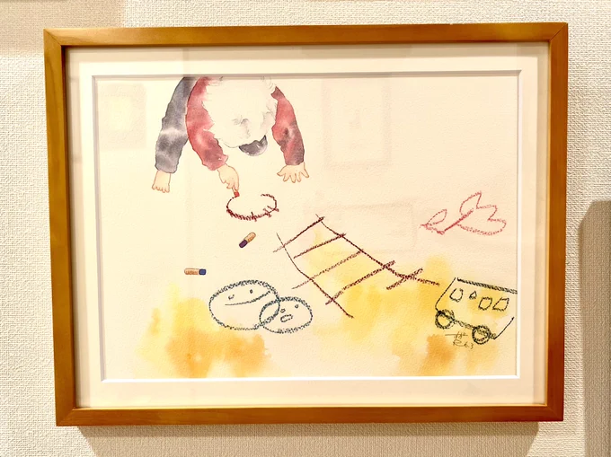 先日の展示会でも飾られていた、マツヨイさん( )こと、すず子さんが我が娘っこをモデルにして描いてくださった絵が玄関ミュージアムに仲間入り 向かいには以前お迎えした絵も 可愛い〜