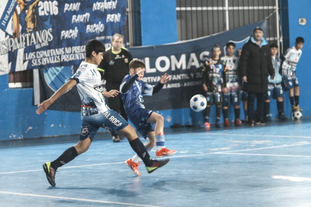 MunicipioLdeZ's tweet photo. 🏆⚽️ ¡YA ARRANCÓ LA COPA COMUNIDAD LOMAS!

Así vivimos los primeros partidos de esta competencia que incluye a más de 500 chicos de 64 clubes de todos los barrios de Lomas de Zamora.

Trabajamos para promover la actividad deportiva de vecinos de todas las edades.

#ComunidadLomas https://t.co/mNPt7objwm