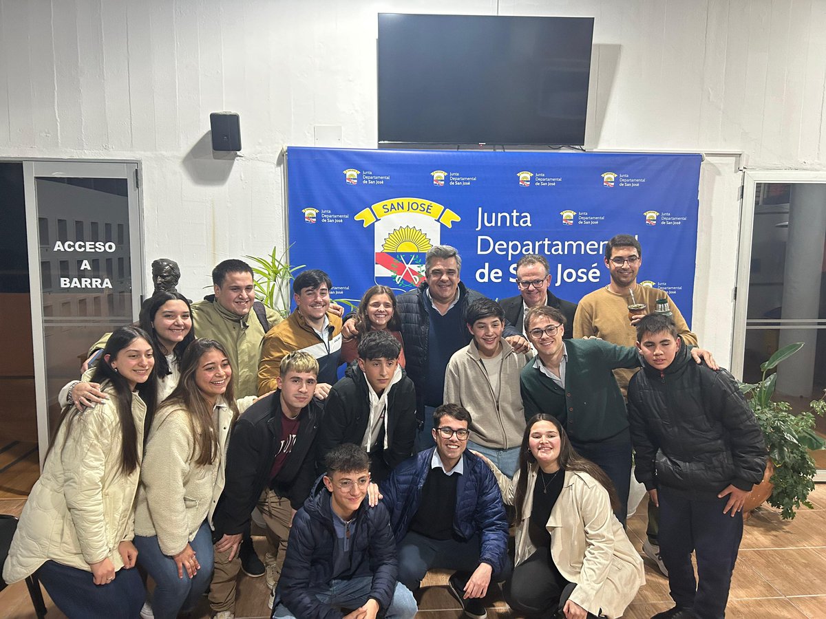 En la Junta Departamental de San Jose. Muy linda reunión organizada por la <a href="/CDJsanjose/">CDJ San Jose</a> , para hablar sobre la reforma constitucional que propone habilitar los Allanamientos Nocturnos. Gracias a los jovenes  por la invitación y por el apoyo y el compromiso. 
<a href="/PNACIONAL/">Partido Nacional</a>