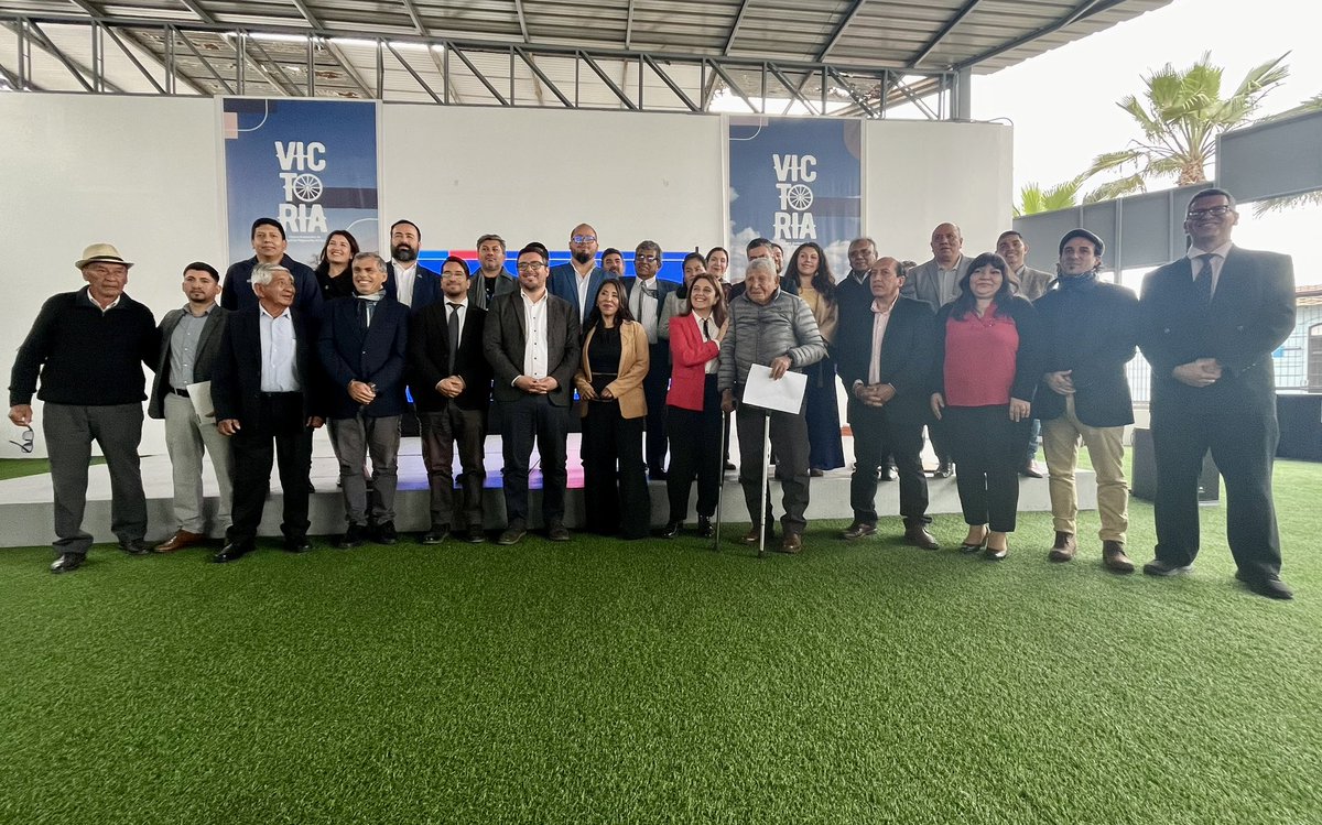 EnergiaTarapaca's tweet photo. 🌟 Hoy se realizó la ceremonia de transferencia de más de 14,000 hectáreas desde el @MinisterioBBNN a comunidades indígenas, actividad en la que participó la @SeremiSidgman y el gabinete regional 
#TransferenciaTerritorial #ComunidadesIndígenas #CompromisoPresidencial https://t.co/L0r89nIoXF