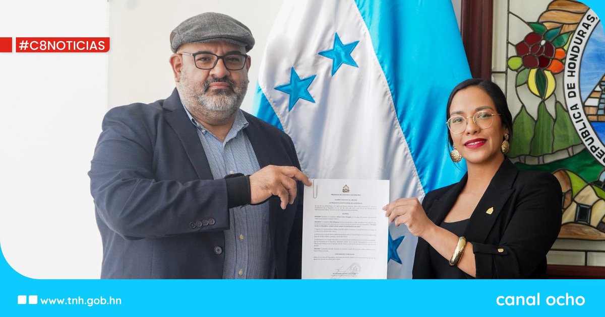 Canal8_hn's tweet photo. #Canal8 || 📢 En un acto oficial celebrado el día de hoy, @Grillo779 fue juramentado como el nuevo director ejecutivo del Fondo Social para la Vivienda (Fosovi).
🔗N𝐨𝐭𝐚 𝐚𝐪𝐮𝐢́: https://t.co/3cqvMFRC3t
#C8Noticias #Fosovi #GilbertoRíos #Honduras #Juramentación https://t.co/KKPgRrM4CU