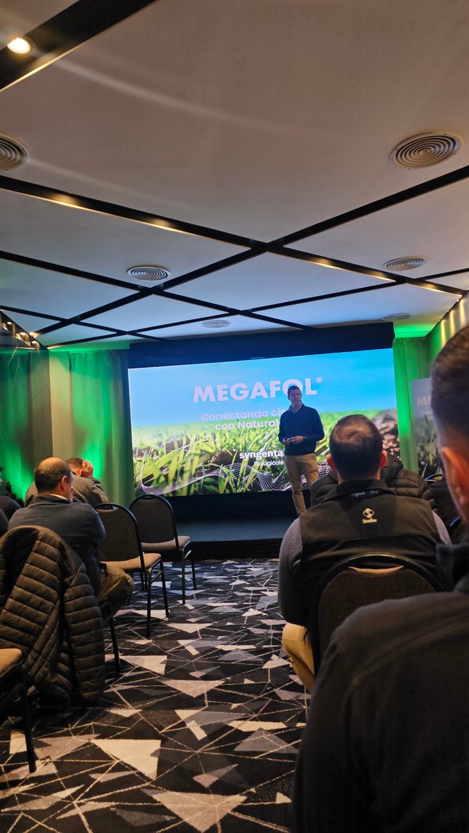 DiegoCogno's tweet photo. Un nuevo lanzamiento 📣
📍Rosario, SFE
El primer Bioestimulante de @SyngentaBiolog en 🇦🇷 

#MEGAFOL 🧬💉 con un innovador mecanismo de activación de genes, qué ayuda a superar eventos de #stress y #potenciar nuestros cultivos 🌿👏🏼💪🏼

@Syngenta_ar https://t.co/TxphW3Egg9