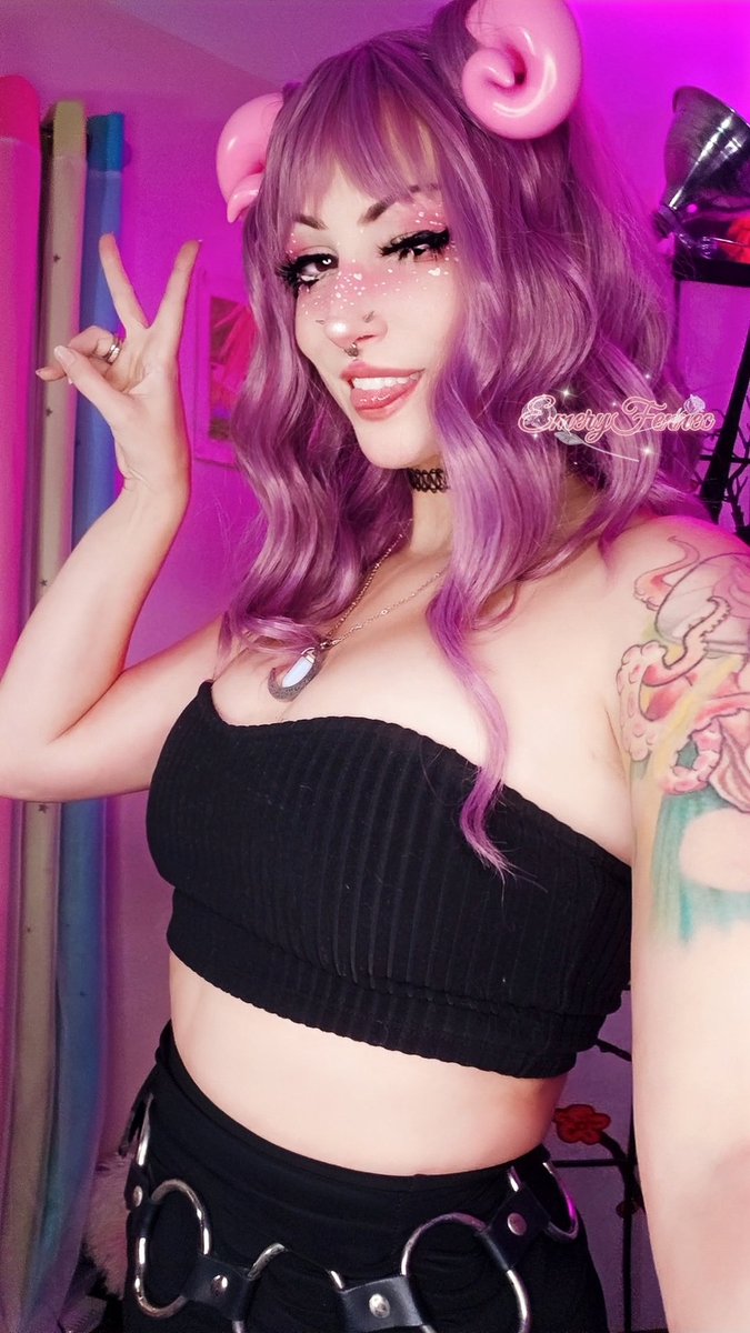 EmeryFennec's tweet photo. My birthday is in less than a month! 
Wanna get me a gift? I have a WL! 

or I take gifts directly through 
$chickfox on ca 
@emeryfennec2 

Any gifts that are sent from now until I birthday, I will open on a live stream! ♥️ https://t.co/tiCixc213p