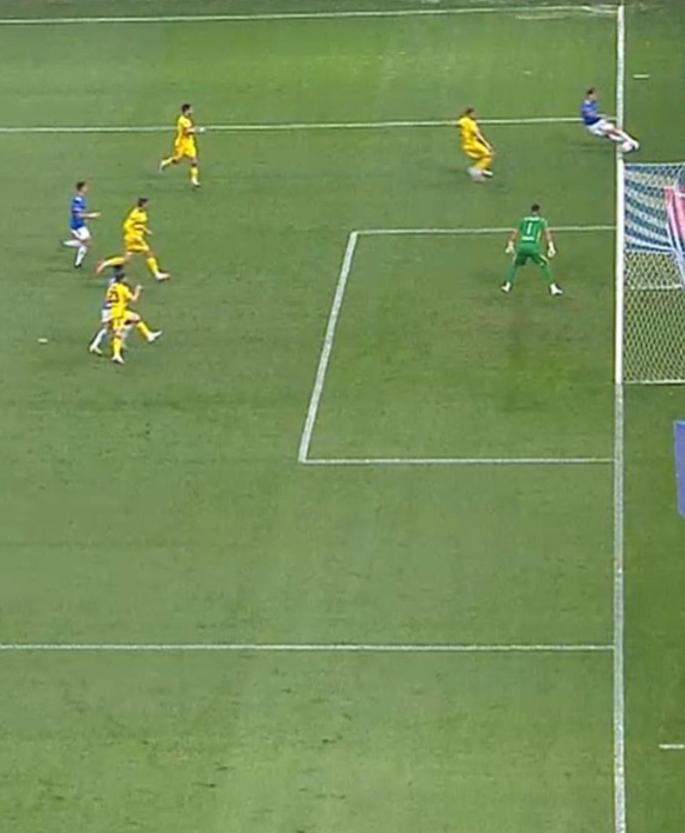 ericcorbalan's tweet image. @Sudamericana ?? Cómo chorean ee, sean más profesionales+ la patadita de advincula que era solo amarilla, #boca #bocajuniors contra todos. 🇸🇪