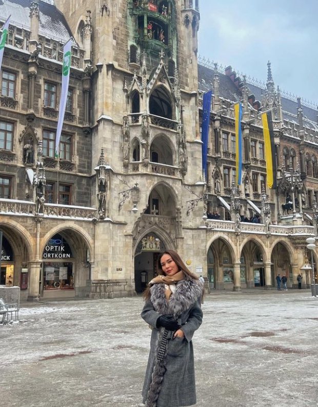 I’m looking for a man in finance, 5’6 🥰 blue eyes 😹