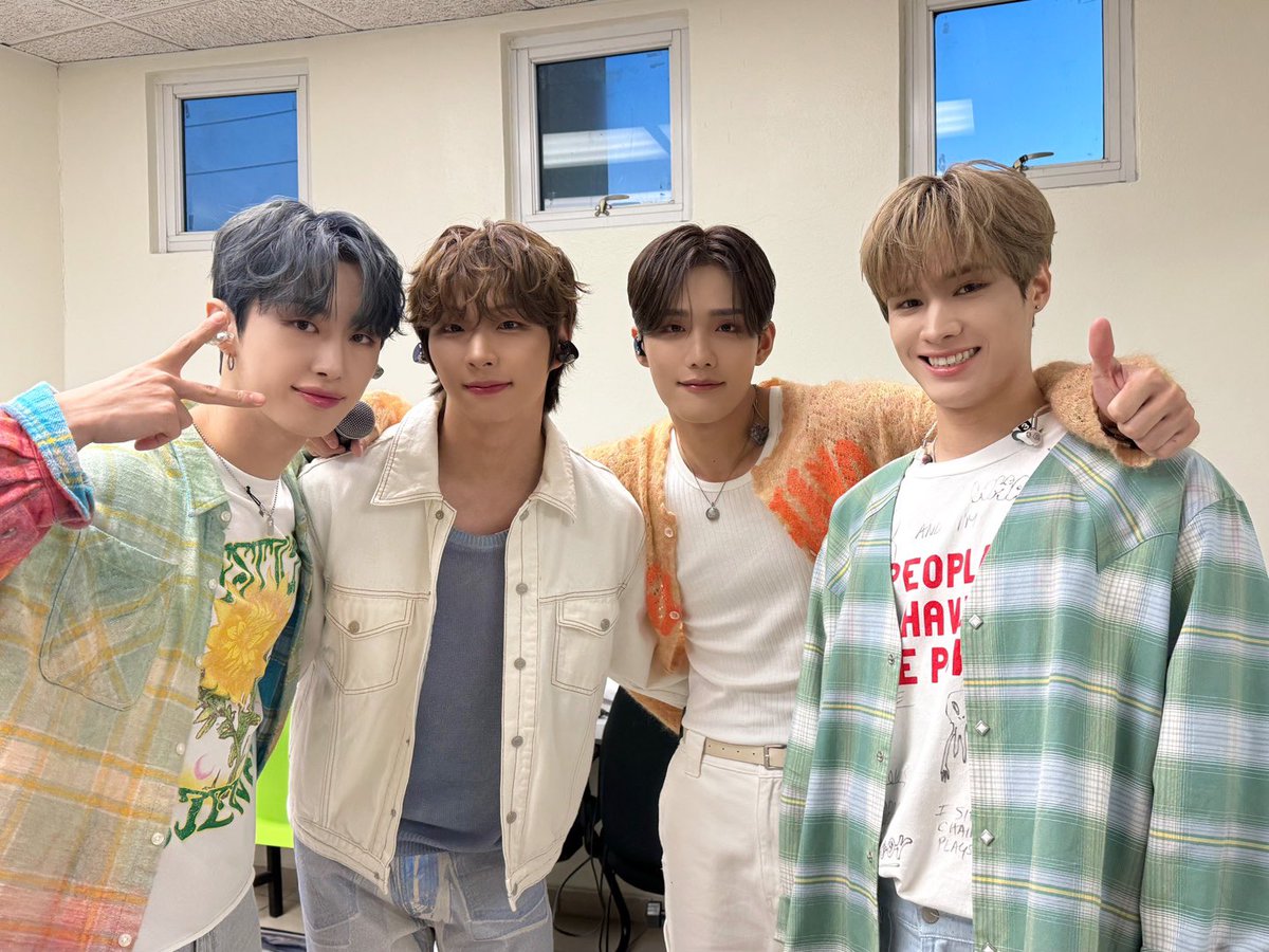 BDU4official's tweet image. [📸]
B.D.U First World Tour for Wishpool: Flash &amp;amp; Light 💫

Thank you, Bayamon 🫡
We will love forever Bayamon 💖

#BDU #비디유 #BDUtourforWISHPOOL
#BDU_In_Bayamón #PuertoRico