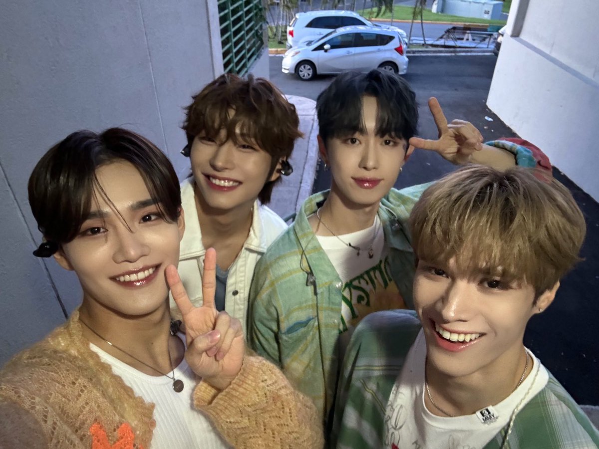 BDU4official's tweet image. [📸]
B.D.U First World Tour for Wishpool: Flash &amp;amp; Light 💫

Thank you, Bayamon 🫡
We will love forever Bayamon 💖

#BDU #비디유 #BDUtourforWISHPOOL
#BDU_In_Bayamón #PuertoRico