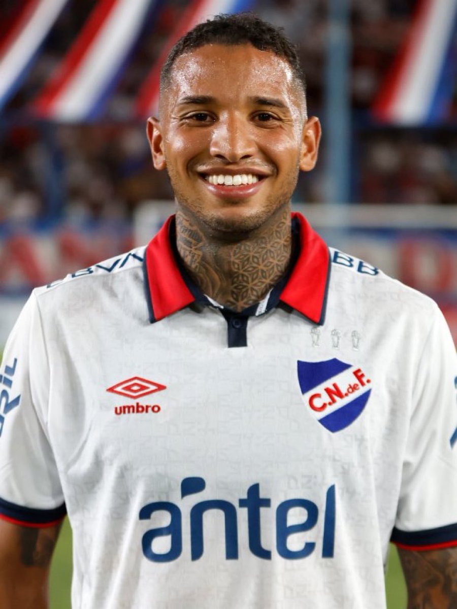 No momento, quem gosta de futebol deve estar passando todas as energias positivas para o Juan Izquierdo, zagueiro uruguaio que teve um mal súbito em campo, contra o São Paulo.

O atleta está no CTI com suspeita de AVC.

Na torcida por ele. 🙏🏻🙏🏻🙏🏻
