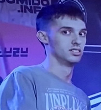 xcamiyy's tweet photo. El Turro dándose cuenta que se escucho su voz.

#IdoloxLuzu #PremiosIdoloArgentina https://t.co/e89xSG6K96