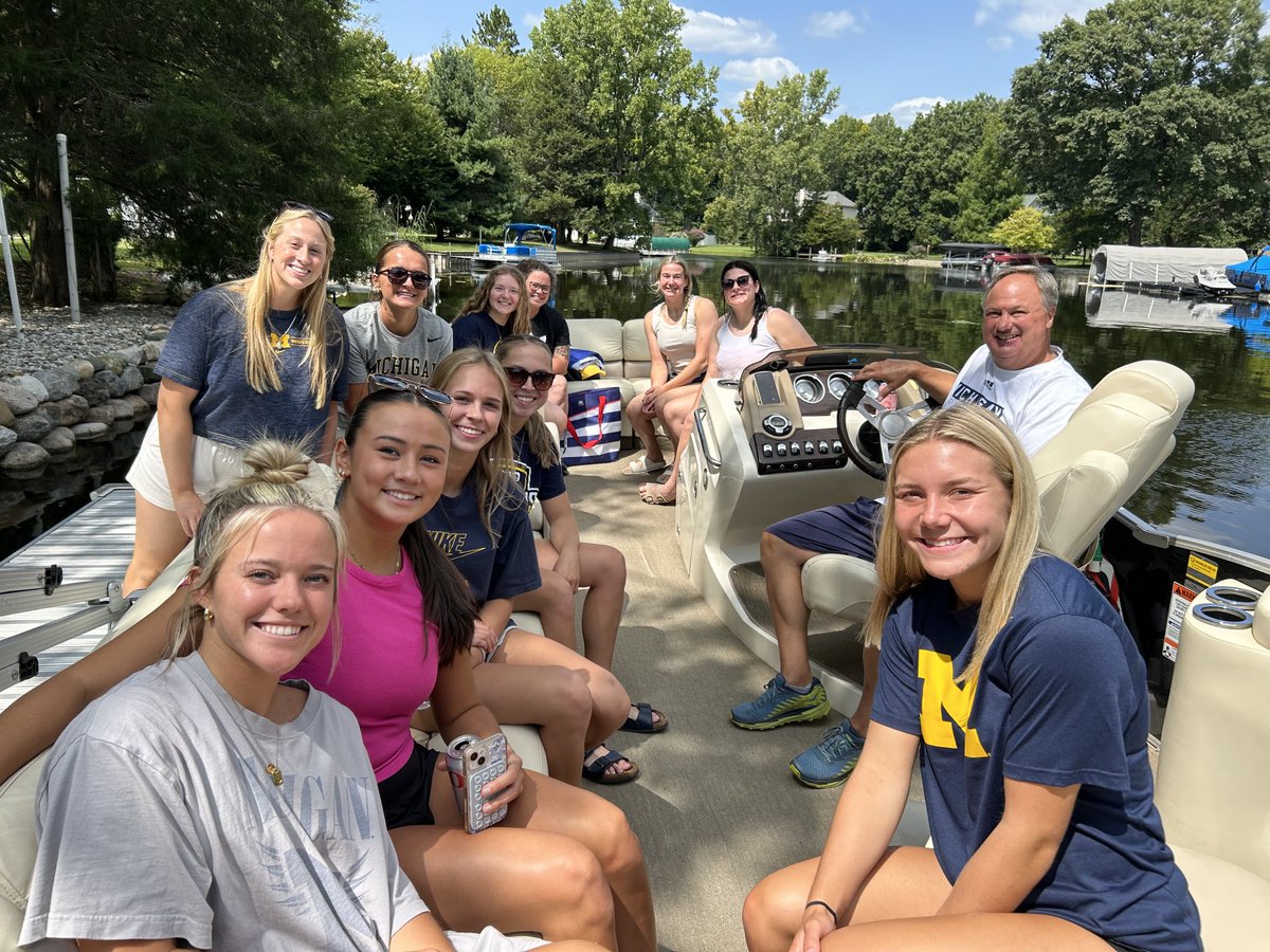 Bonnie Tholl tweet media