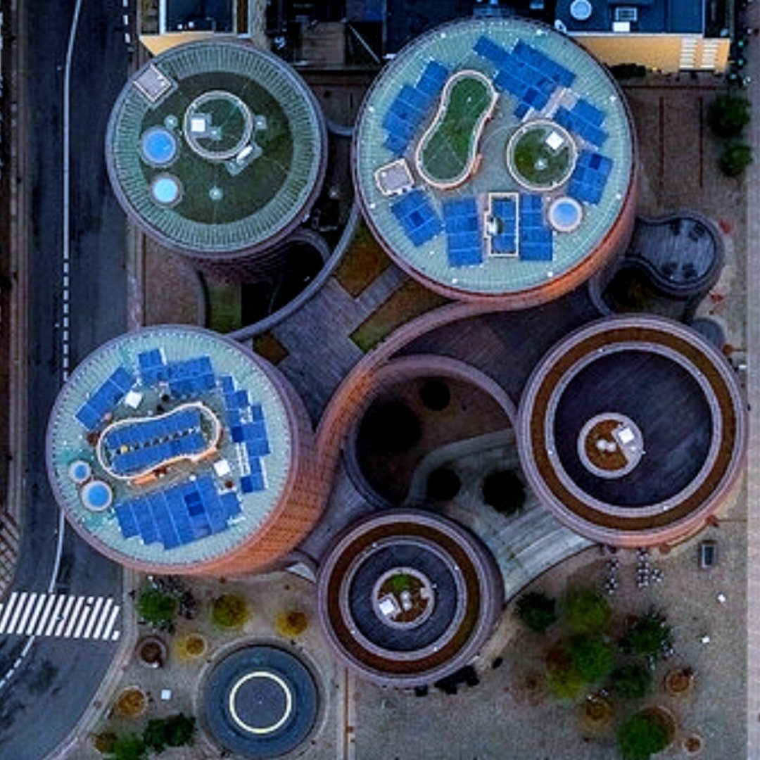Gabrieeeel_G's tweet photo. A Sample of Architecture....
All circular facades overlooking the city
The Axel Towers
Copenhagen, Denmark
#LoveArchitecture https://t.co/PbcocfDmyE