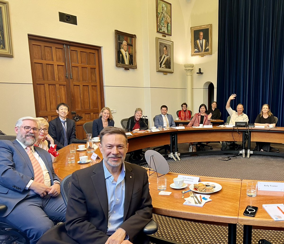 AusAmbVN's tweet photo. Thank you @lgflake and @PerthUSAsia for hosting a terrific roundtable on 🇻🇳🇦🇺 relations at UWA. Great discussion and quality participants - including the famous Sue Boyd - former Ambassador to Vietnam https://t.co/GlX2Hf3HVO