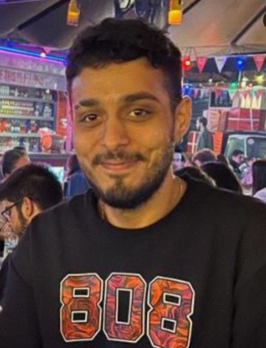 bugün size Yiğit Çam' i anlatayım. Namı diğer küçük köpek, deyzemin oğlu. dünyanın en neşeli çocuğu... Teyzem Yiğit'ten evvel bir düşük yapmıştı. Eğer ikincisi de aynı olursa bir daha doğuramama ihtimali de vardı. Yiğit çok beklendi. Bir mucize bekler gibi.