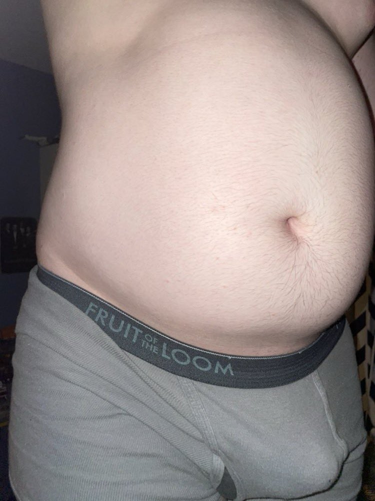 gassiousgut's tweet photo. Hey looking for new ppl to dm me I needs to freshen up my DMs so come one come all and slide on in! Maybe you’ll get some exclusive pics #bellyinflation #bigbelly #farter #burper #beerbelly #stretchmarks #gassygut #gassy #voracious #predvore https://t.co/mQHP1krBN3