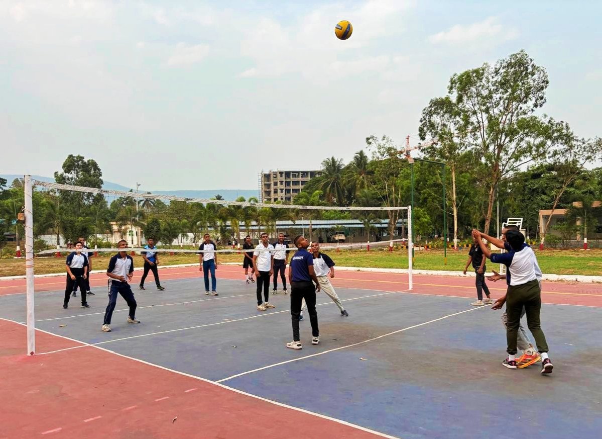 INS_Vishwakarma's tweet photo. #FitFuture #FitIndia

#Agniveers at @INS_Vishwakarma are kicking goals on the field and in the force!

#AgniveerTraining
#AgnipathScheme
#NauSenakeAgniveer
@indiannavy
@IN_HQENC
@IN_HQSNC https://t.co/t7gamw45hK