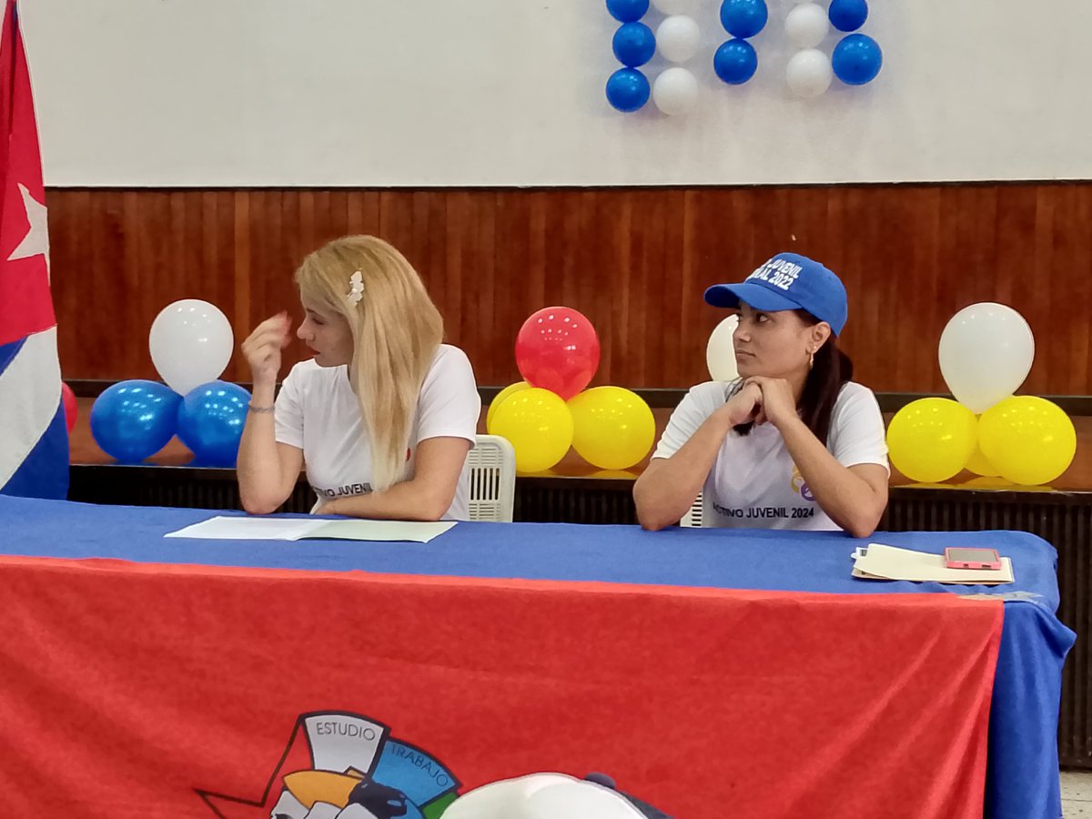 RahyrkaV's tweet photo. 🇨🇺🇻🇪 @cubacooperaven presente el papel de las #MujeresEnRevolución y palabras claves de compromiso y perseverancia dejó claro nuestra Activista Juvenil Estadal, hay que seguirse creciendo y aportando a la Patria porque son los jóvenes la continuidad de la Revolución. https://t.co/S3ewBB7LJ1
