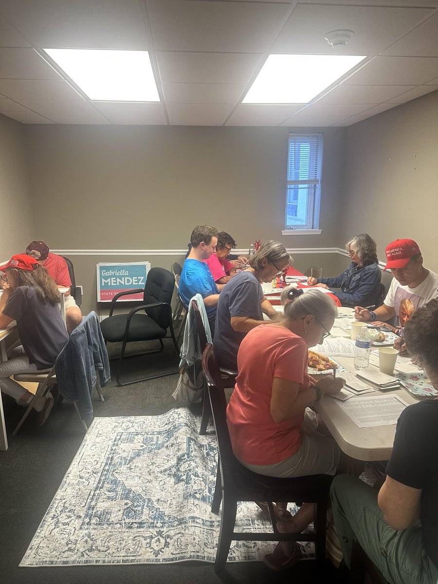 GabMendezPA's tweet photo. 200+ doors in 2 days and 500+ voter registration and get-out-the-vote postcards heading to the 162nd district.
+3 New #HD162 Volunteers
Huge shoutout to this amazing team!
#RegisterToVotePA #GOTV #Delco https://t.co/hxTy125YmA