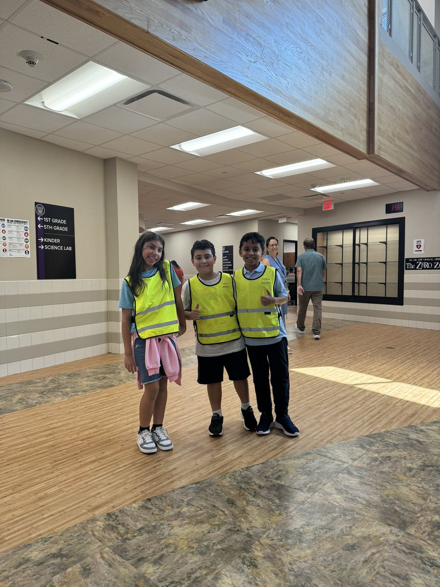 Teamwork makes the dream work! 🤩 Proud of my kiddos- we’ve been practicing team building skills, creating our social contract, and serving our school! 💜 #5thbilingual