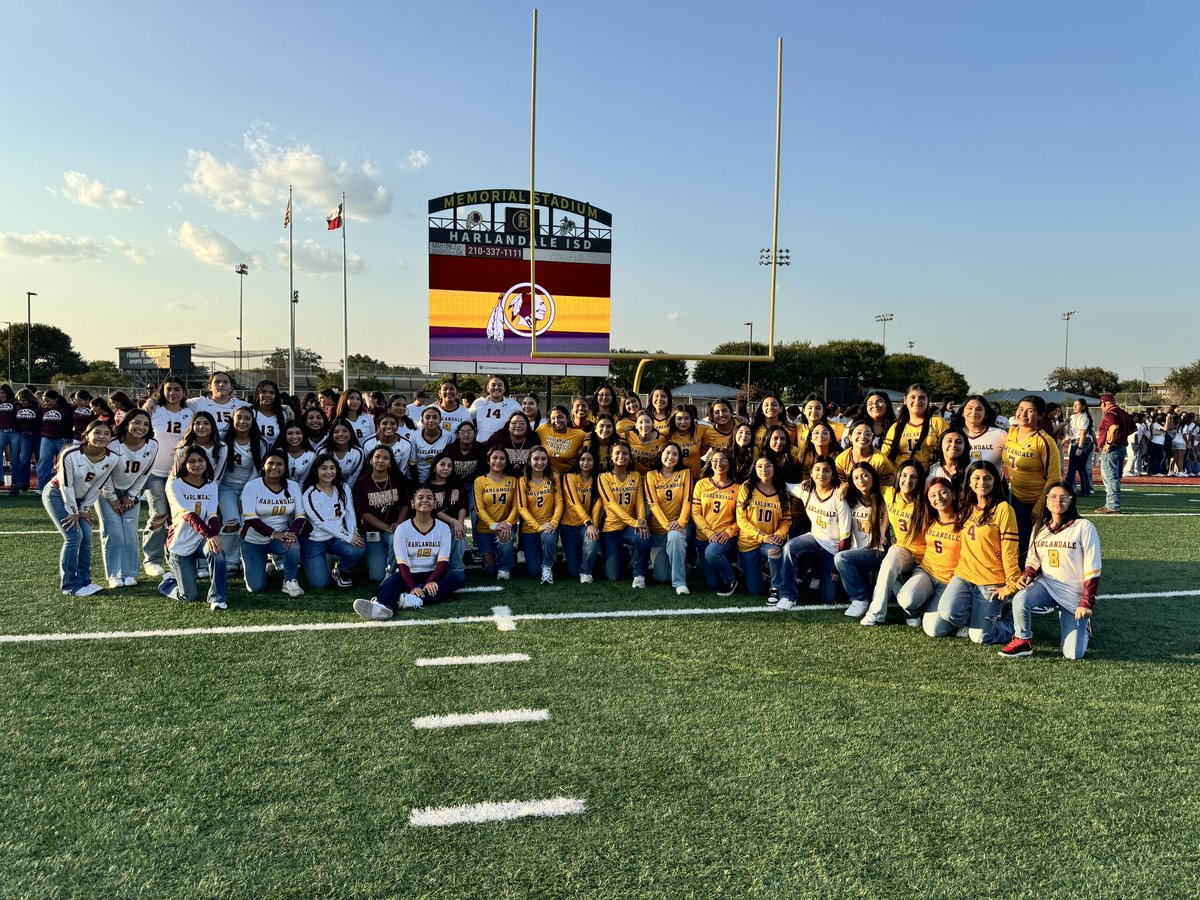 coach_vallejo's tweet image. So happy to be apart of the first Meet the Indians in school history! It’s always great to bring the community together #linsa 🪶🫶🏼