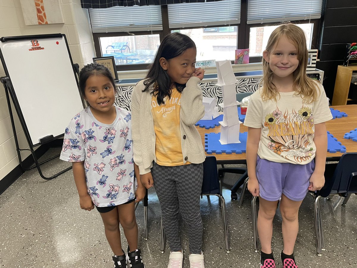 amydocherty44's tweet image. Making towers of the things we have in common! Loving these sweet kiddos! @wolvestweet ❤️