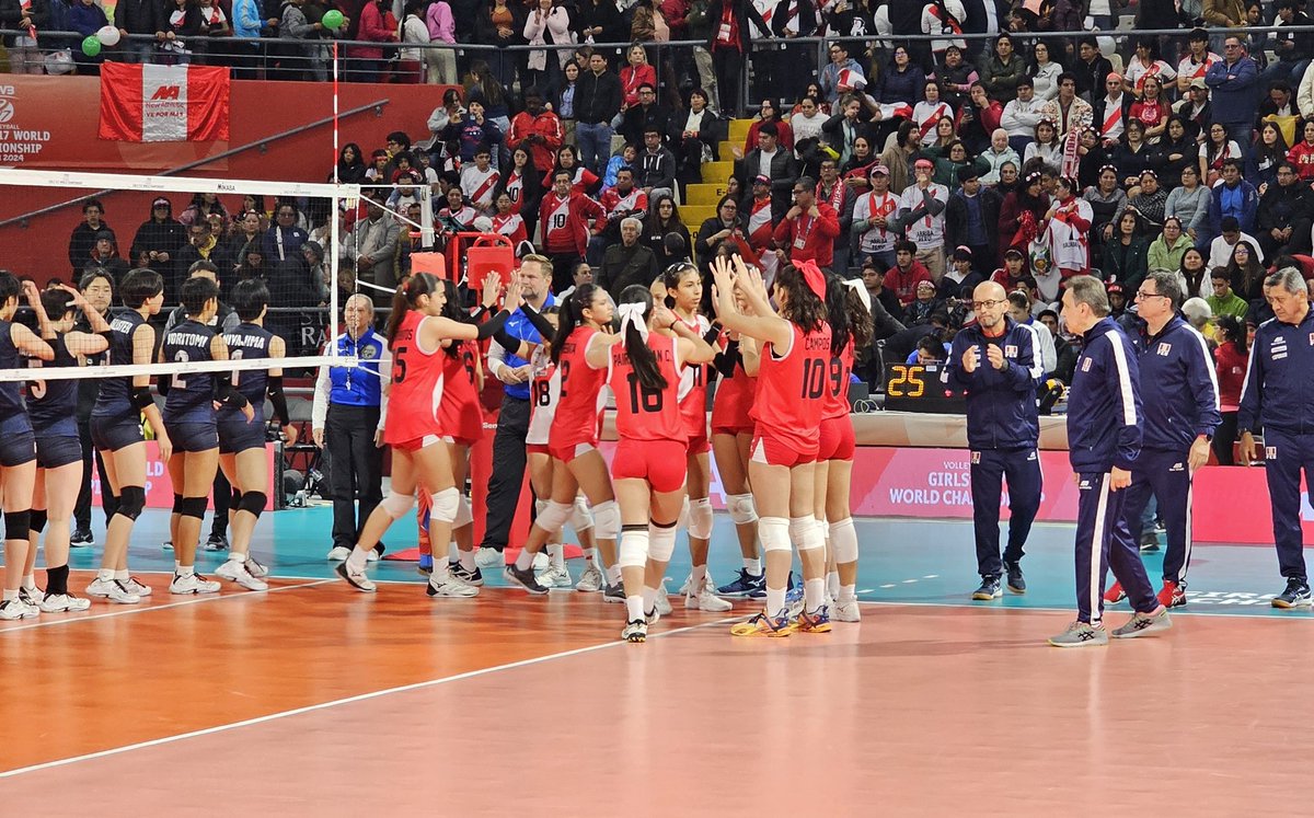 PuntoEnJuego's tweet photo. No se pudo, pero lo dejaron todo 👏👏👏 Gracias chicas!! 🥹🇵🇪✨️ @FPVPE https://t.co/2EHEwwcpHt