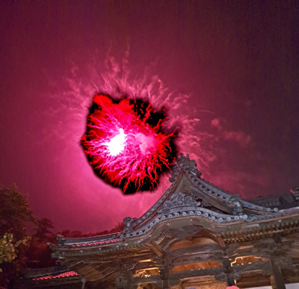 citron1015's tweet photo. これはこないだ打ち上げ花火を見たときに撮れてしまった終末の空 https://t.co/WDTiWJ5won
