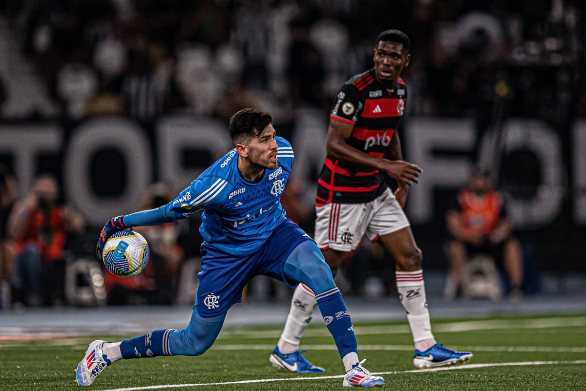 O homem que classificou o Flamengo.

Noite de Agustin Rossi. 🔴⚫️