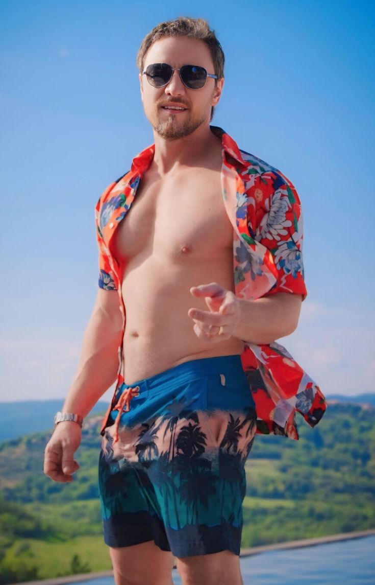 James McAvoy that's it that's the tweet, image size:735x1145