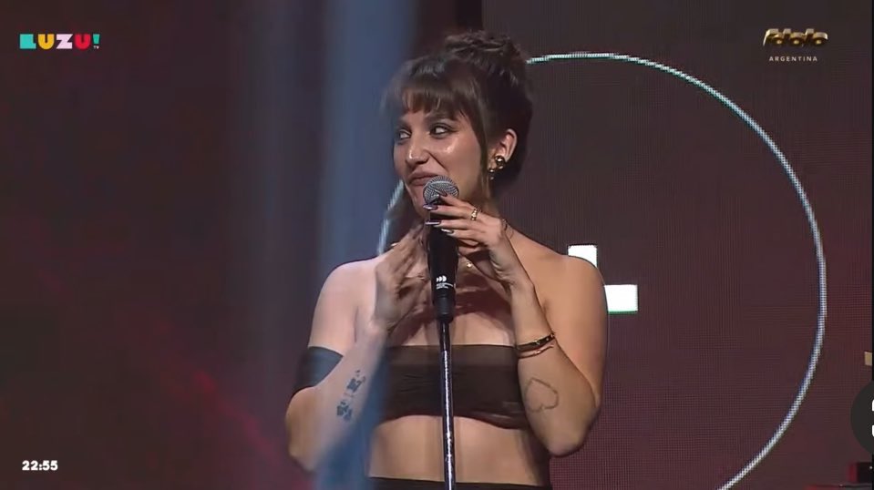 en qué momentooooo #PremiosIdoloArgentina