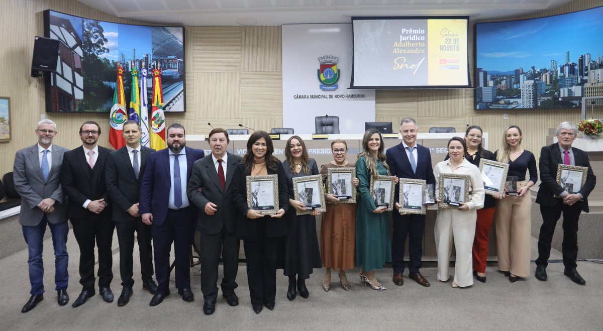camaranh's tweet photo. #Solene | A Câmara promoveu nesta quinta, 22, a entrega do Prêmio Adalberto Alexandre Snel. Em um plenário lotado, 13 profissionais locais tiveram reconhecidas suas notórias contribuições na área do direito. Conheça os homenageados: https://t.co/WugK1xdeJ7

📷 Daniele Souza/CMNH https://t.co/i10Xj7wy5C